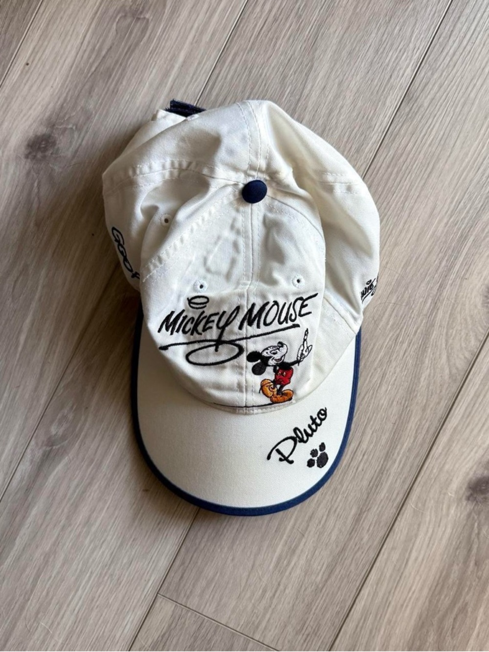 vintage ‘Walt Disney World’ White Embroidered Disney Hat (OSFA)